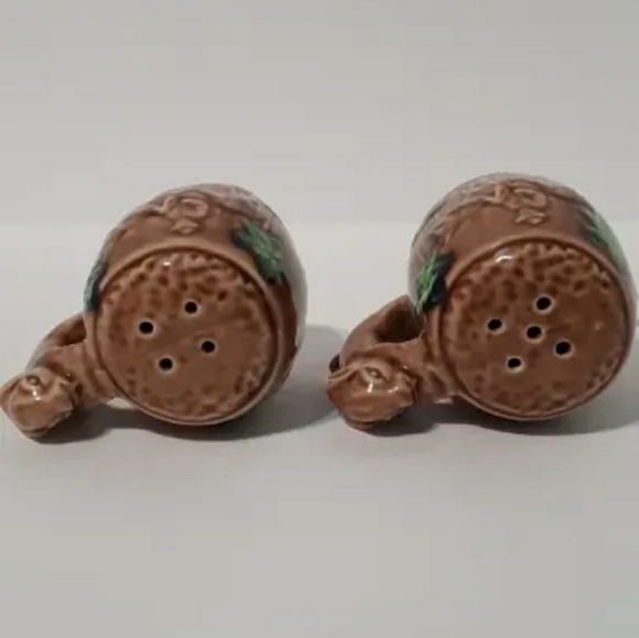 Canadian Mounted Police Vintage Salt and Pepper Shakers - Picture 3 of 6